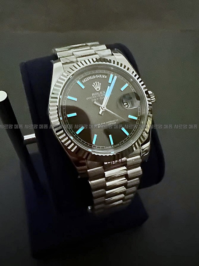 롤렉스데이데이트다크로듐바인덱스20240526-005529-002롤렉스데이데이트다크로듐바인덱스.jpg