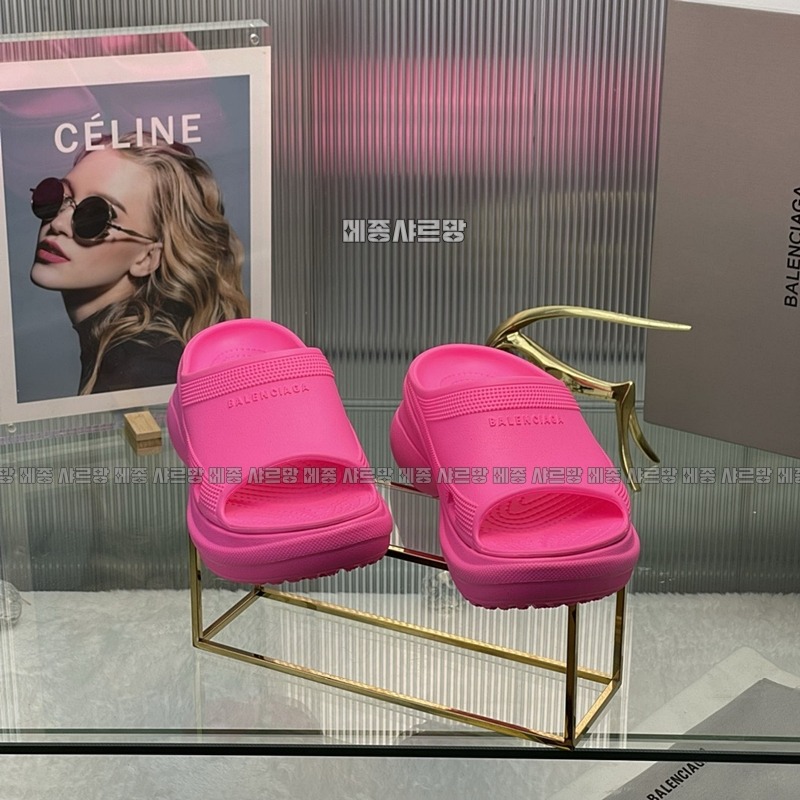 발렌시아가크록스슬라이드샌들20240606-031915-004메종샤르망.JPG