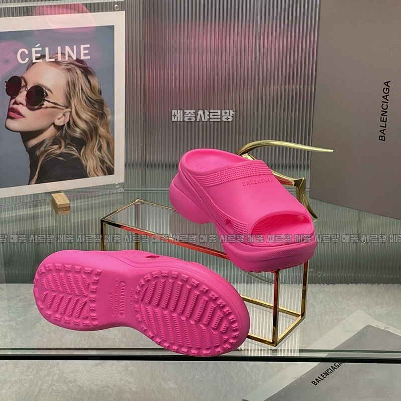 발렌시아가크록스슬라이드샌들20240606-031915-003메종샤르망.JPG