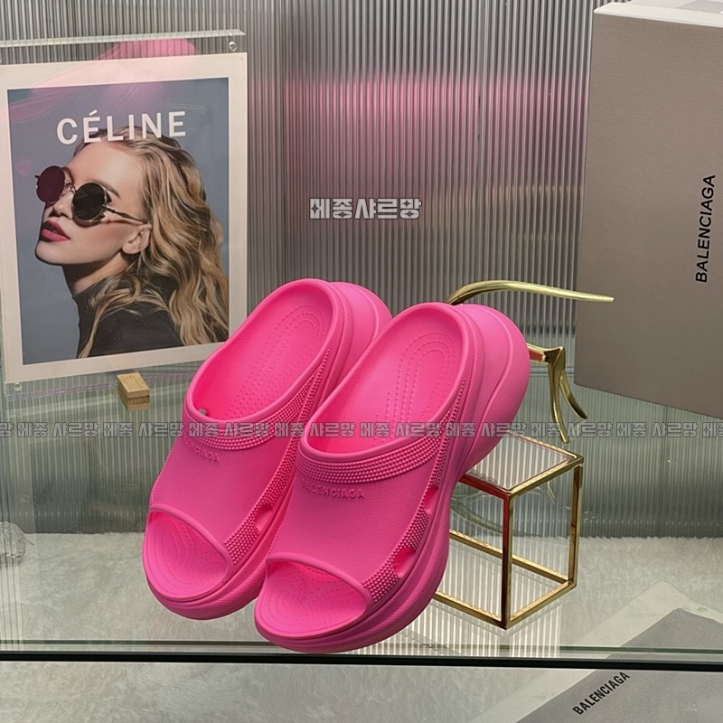 발렌시아가크록스슬라이드샌들20240606-031915-006메종샤르망.JPG