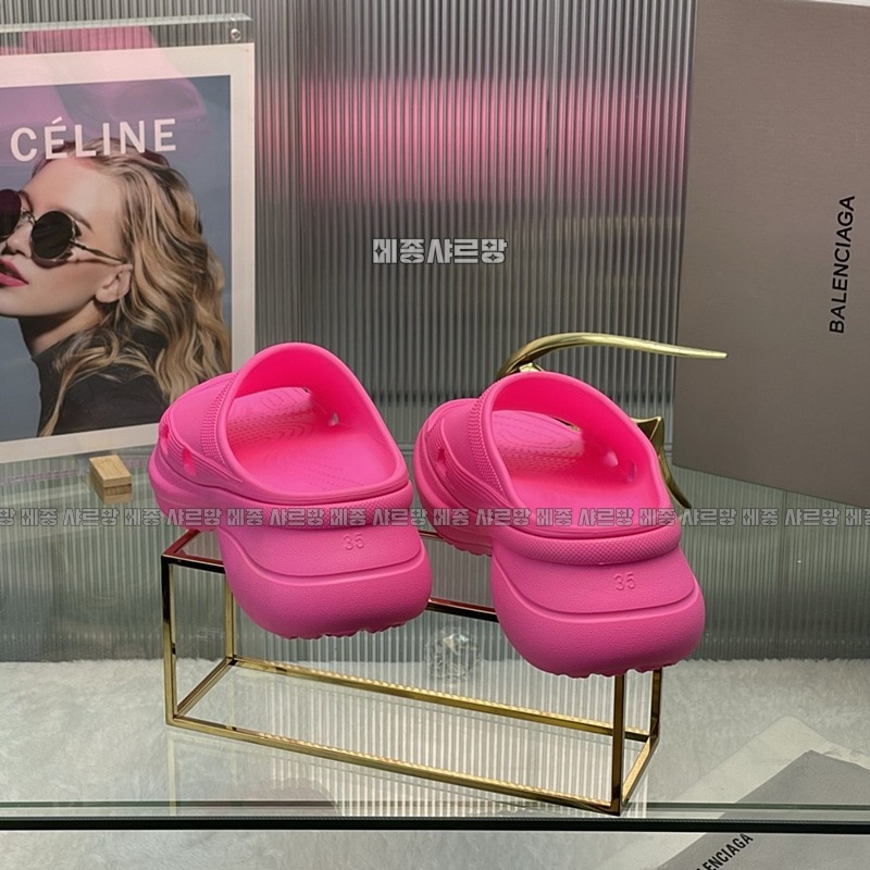 발렌시아가크록스슬라이드샌들20240606-031915-008메종샤르망.JPG