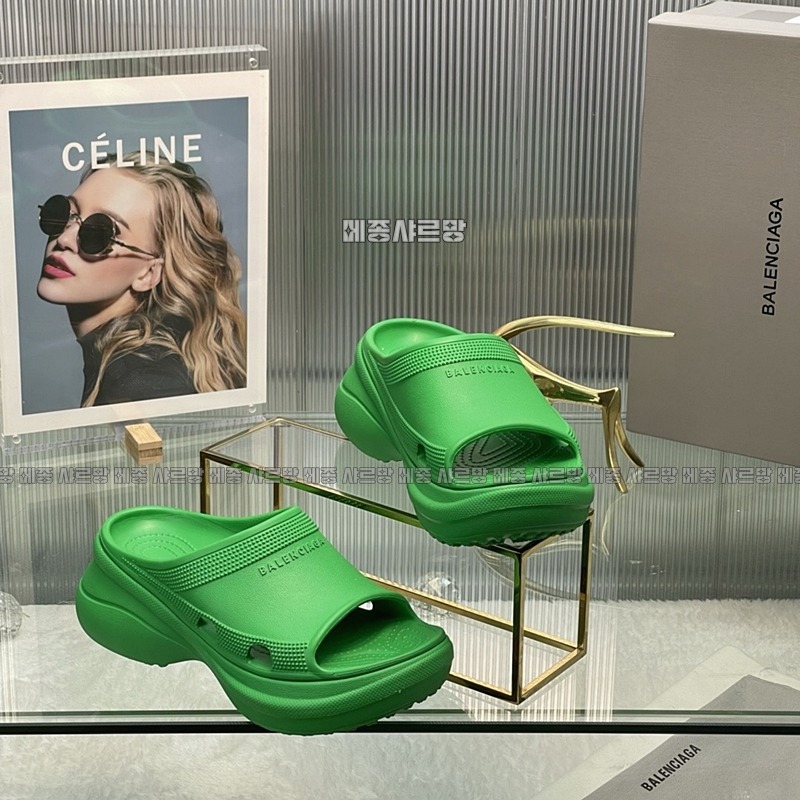 발렌시아가크록스슬라이드샌들20240606-031915-011메종샤르망.JPG