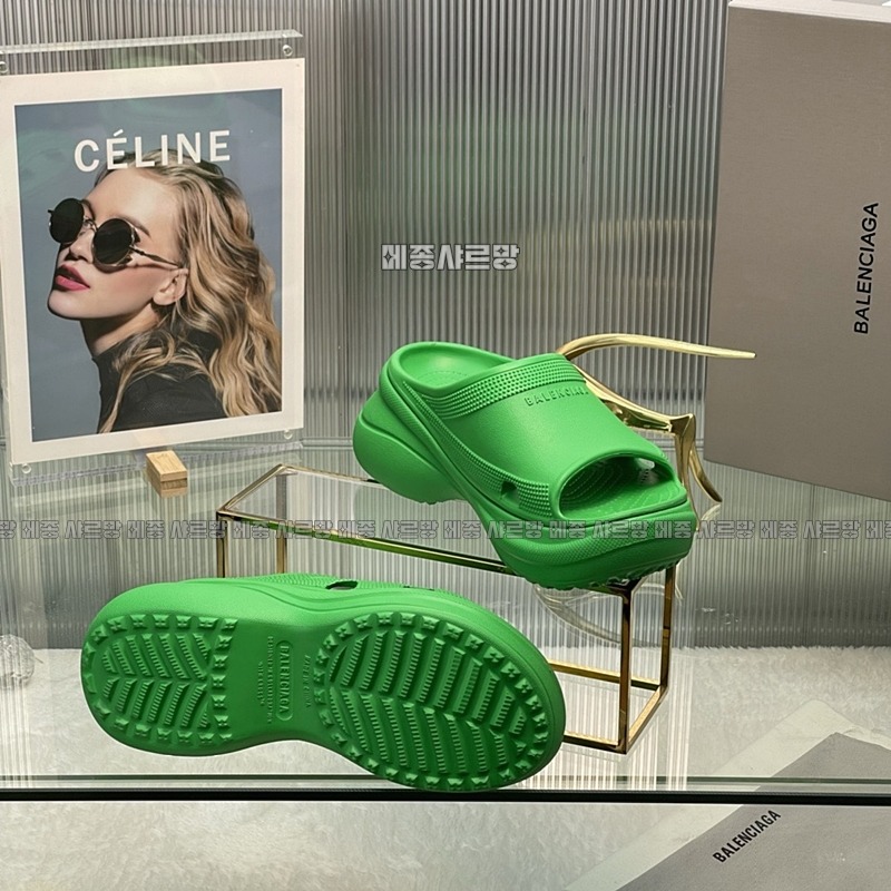 발렌시아가크록스슬라이드샌들20240606-031915-012메종샤르망.JPG