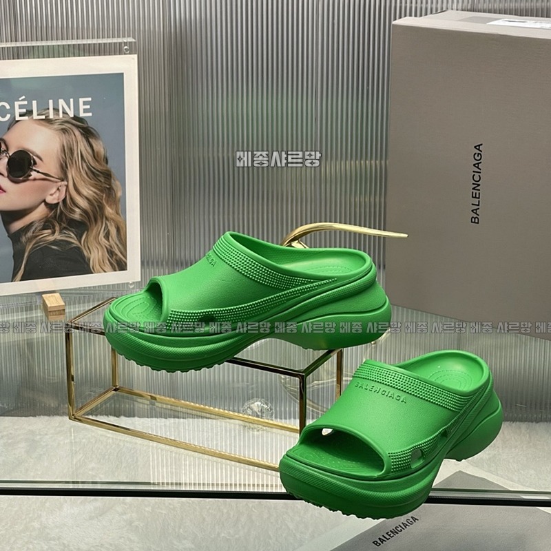발렌시아가크록스슬라이드샌들20240606-031916-014메종샤르망.JPG