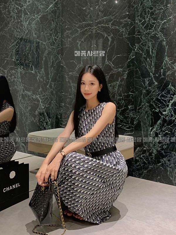 디올오블리크원피스20240606-054239-001메종샤르망.JPG