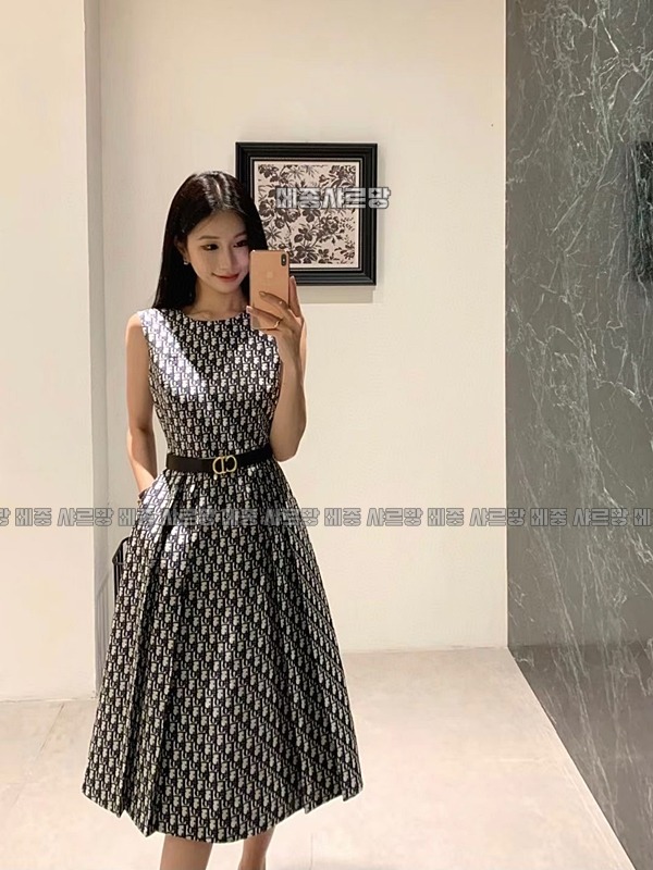 디올오블리크원피스20240606-054239-002메종샤르망.JPG