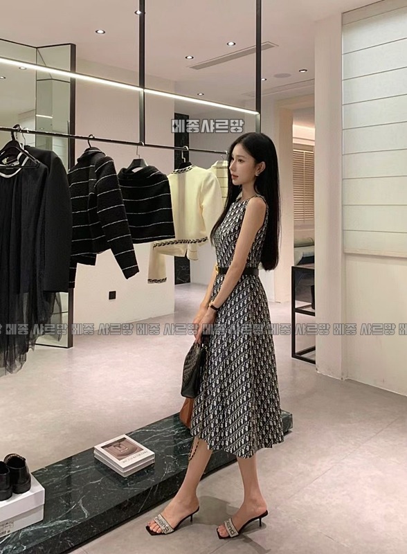 디올오블리크원피스20240606-054240-003메종샤르망.JPG