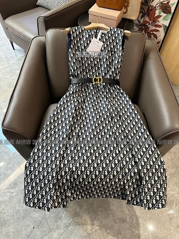 디올오블리크원피스20240606-054241-017메종샤르망.JPG