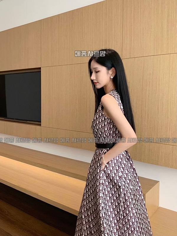 디올오블리크원피스20240606-054240-005메종샤르망.JPG