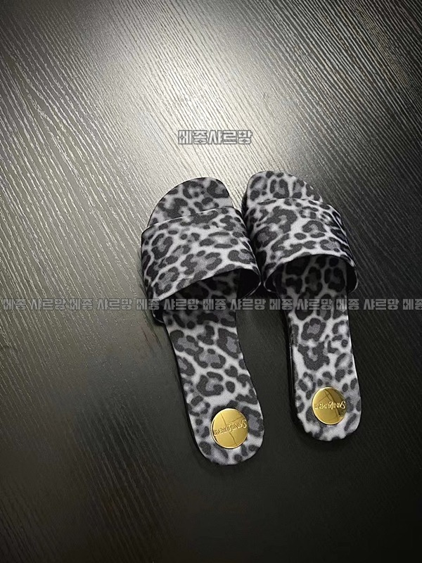 생로랑칼라일슬리퍼20240607-014420-010생로랑칼라일슬리퍼.JPG