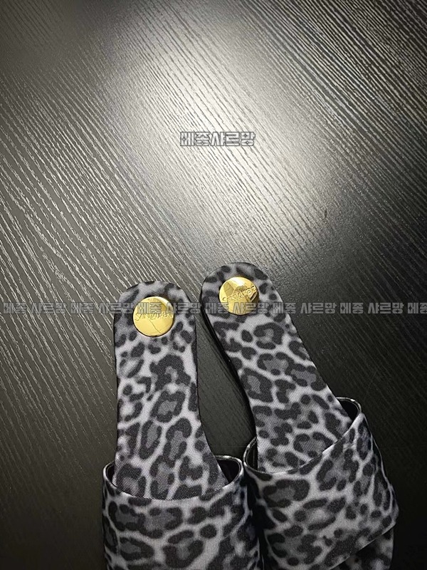 생로랑칼라일슬리퍼20240607-014420-016생로랑칼라일슬리퍼.JPG