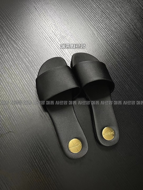 생로랑칼라일슬리퍼20240607-014421-019생로랑칼라일슬리퍼.JPG