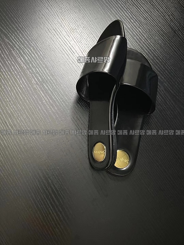 생로랑칼라일슬리퍼20240607-014422-038생로랑칼라일슬리퍼.JPG