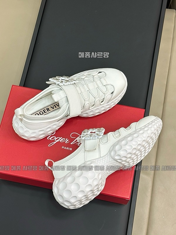 로저비비에비브런라이트스니커즈20240608-003232-004메종샤르망.JPG