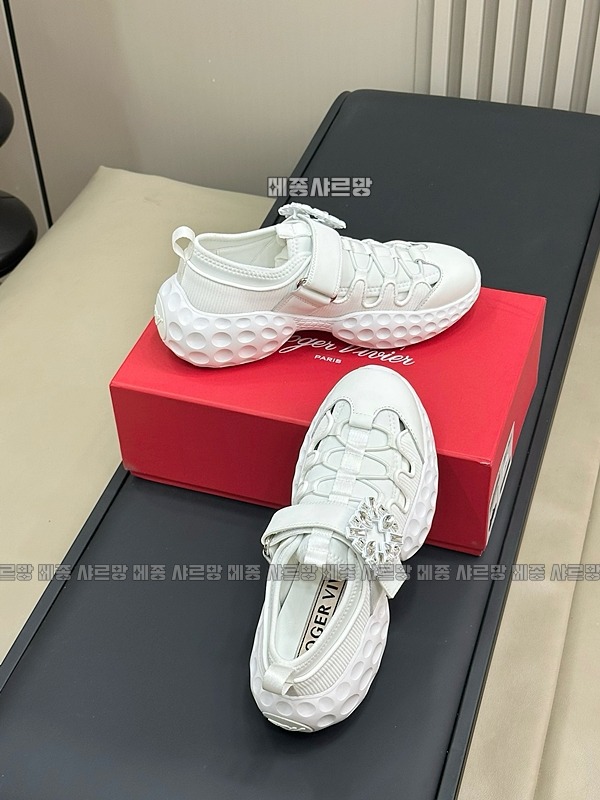 로저비비에비브런라이트스니커즈20240608-003232-005메종샤르망.JPG