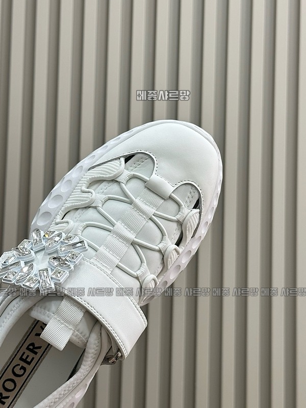 로저비비에비브런라이트스니커즈20240608-003232-006메종샤르망.JPG