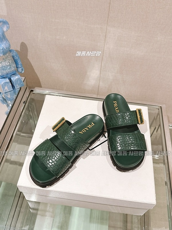 프라다악어무늬슬리퍼20240626-075439-005메종샤르망.JPG