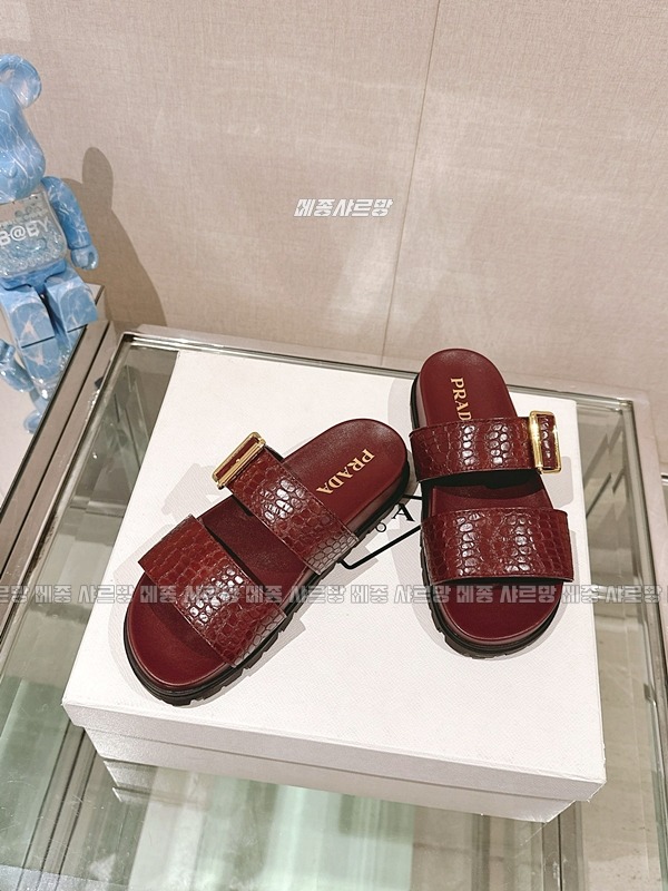 프라다악어무늬슬리퍼20240626-075440-014메종샤르망.JPG