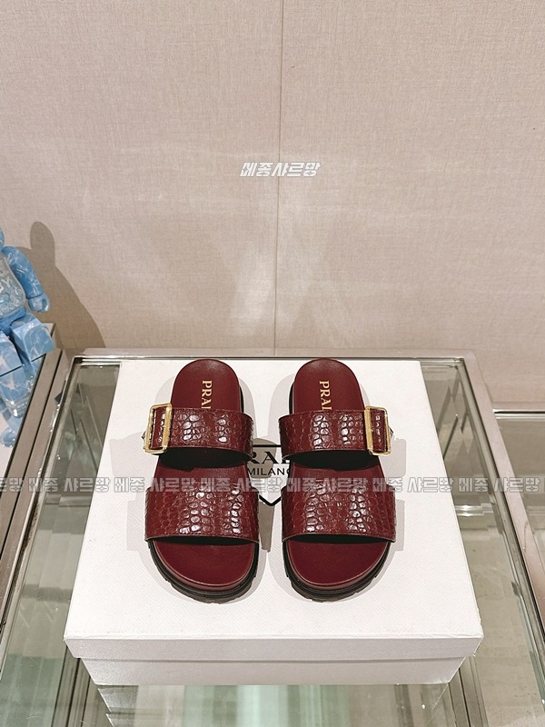프라다악어무늬슬리퍼20240626-075440-012메종샤르망.JPG