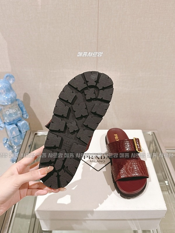프라다악어무늬슬리퍼20240626-075441-020메종샤르망.JPG