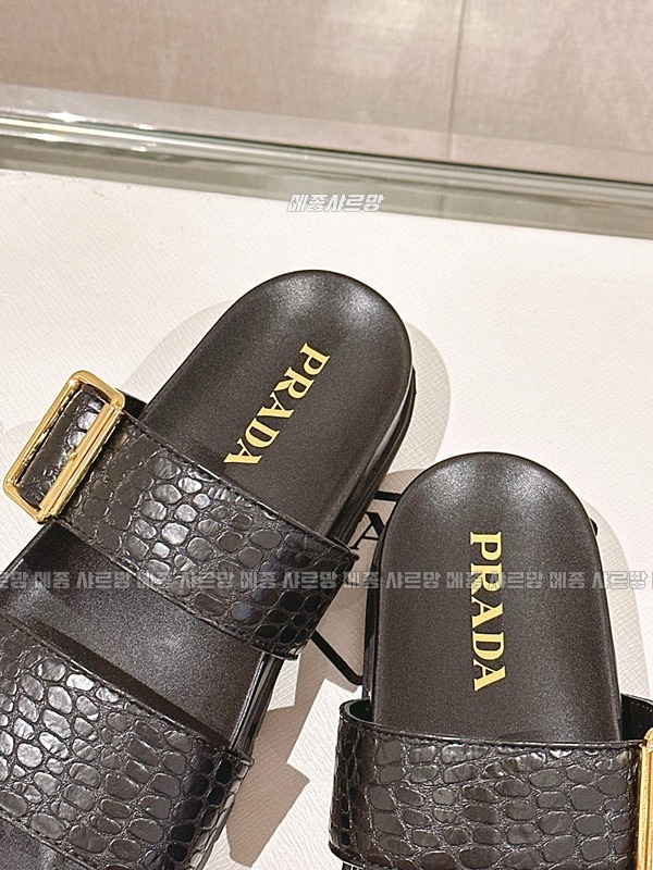 프라다악어무늬슬리퍼20240626-075441-026메종샤르망.JPG
