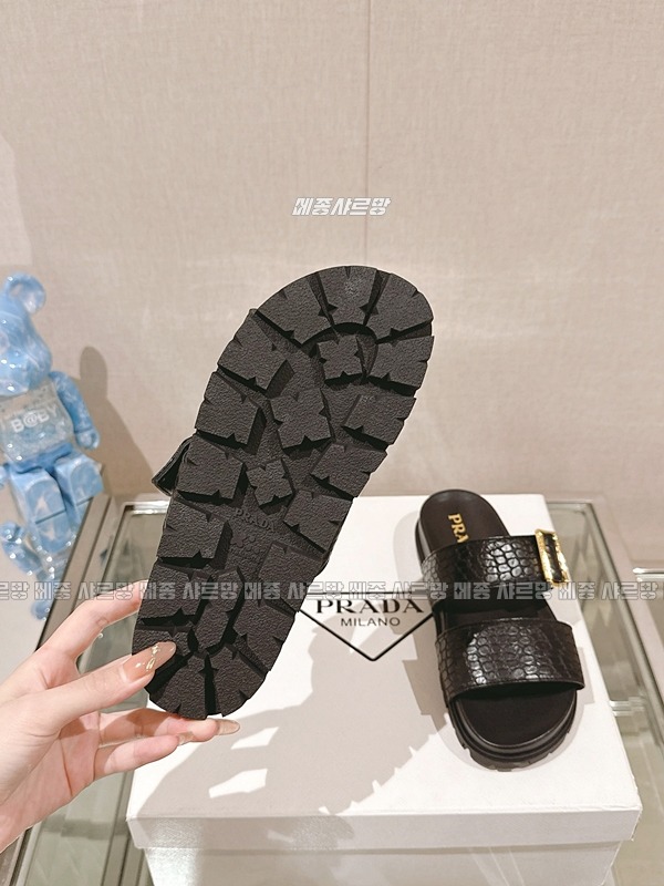 프라다악어무늬슬리퍼20240626-075441-029메종샤르망.JPG