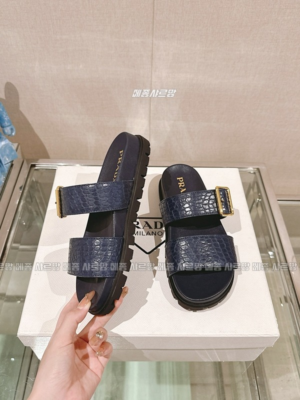 프라다악어무늬슬리퍼20240626-075442-033메종샤르망.JPG