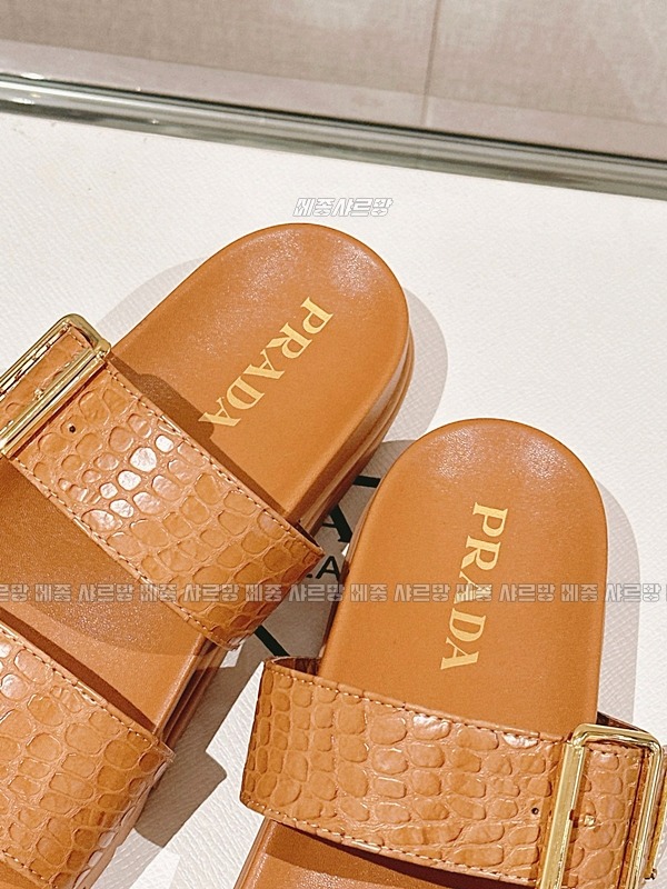 프라다악어무늬슬리퍼20240626-075443-045메종샤르망.JPG