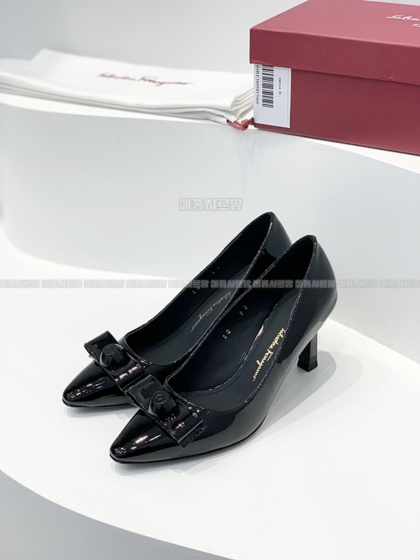 페라가모 KATRIN 바라리본 페이턴트 레더 펌프스Weixin Image_20241212233326메종샤르망.jpg