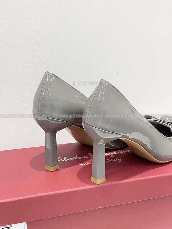 페라가모 KATRIN 바라리본 페이턴트 레더 펌프스Weixin Image_20241212230148메종샤르망.jpg
