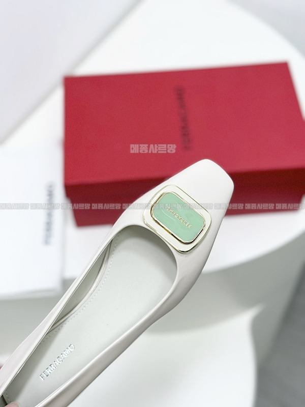 페라가모 24FW 여성 살바토레 드레스 슈즈Weixin Image_20241212231027메종샤르망.jpg