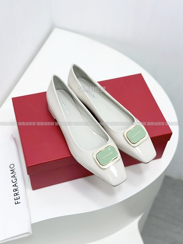 페라가모 24FW 여성 살바토레 드레스 슈즈Weixin Image_20241212231028메종샤르망.jpg