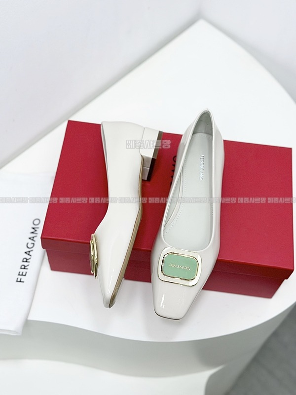 페라가모 24FW 여성 살바토레 드레스 슈즈Weixin Image_20241212231029메종샤르망.jpg