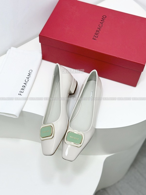 페라가모 24FW 여성 살바토레 드레스 슈즈Weixin Image_202412122310281메종샤르망.jpg