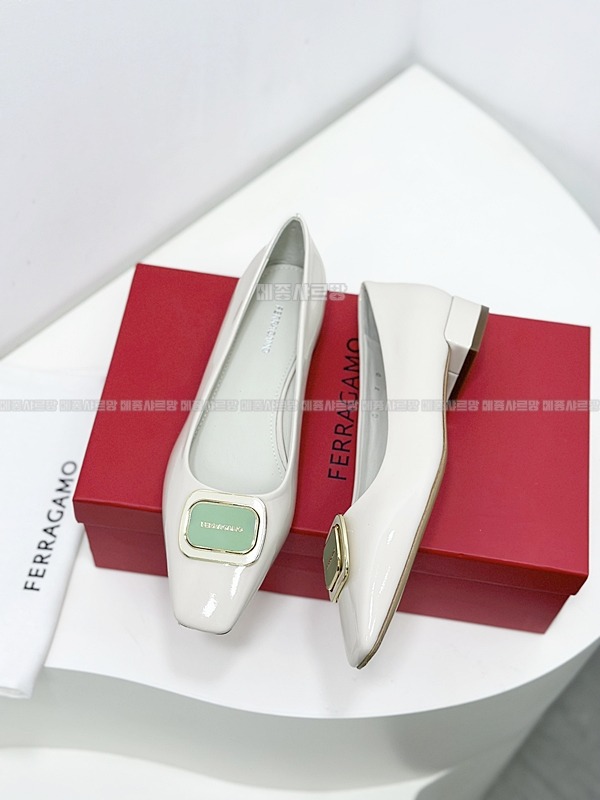 페라가모 24FW 여성 살바토레 드레스 슈즈Weixin Image_202412122310291메종샤르망.jpg