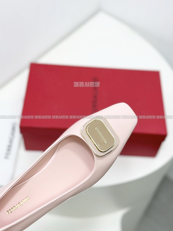 페라가모 24FW 여성 살바토레 드레스 슈즈Weixin Image_20241212231022메종샤르망.jpg