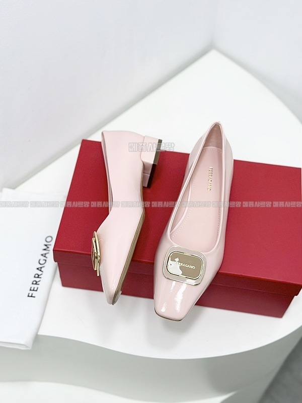 페라가모 24FW 여성 살바토레 드레스 슈즈Weixin Image_20241212231024메종샤르망.jpg