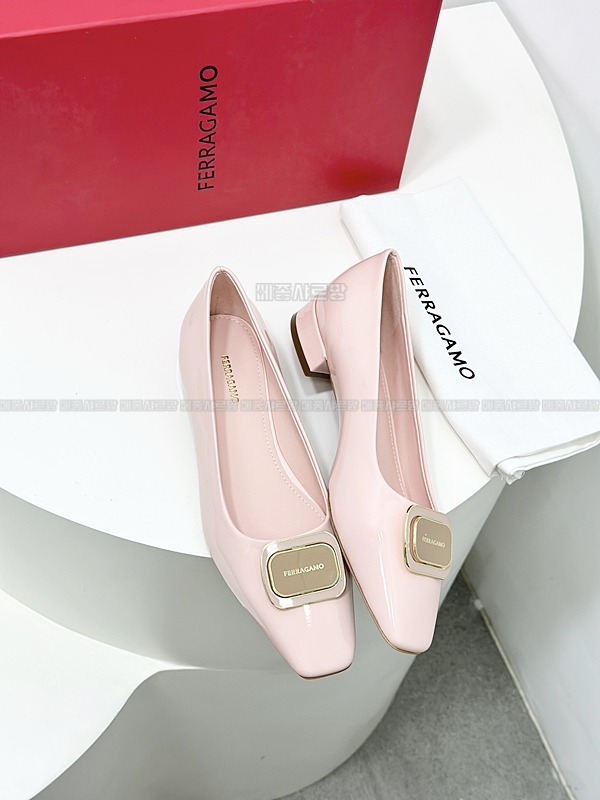 페라가모 24FW 여성 살바토레 드레스 슈즈Weixin Image_202412122310261메종샤르망.jpg