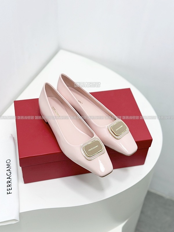 페라가모 24FW 여성 살바토레 드레스 슈즈Weixin Image_202412122310231메종샤르망.jpg