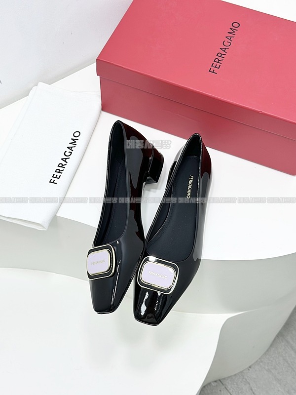 페라가모 24FW 여성 살바토레 드레스 슈즈Weixin Image_202412122310351메종샤르망.jpg