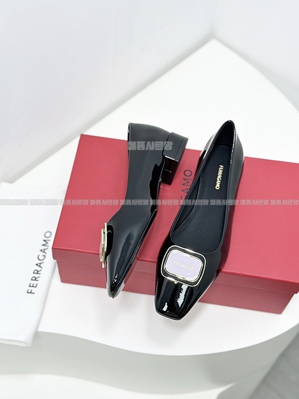 페라가모 24FW 여성 살바토레 드레스 슈즈Weixin Image_202412122310341메종샤르망.jpg