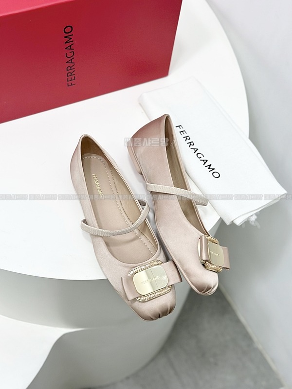 페라가모 뉴 바라 플레이트 발레 플랫Weixin Image_202412152030171메종샤르망.jpg