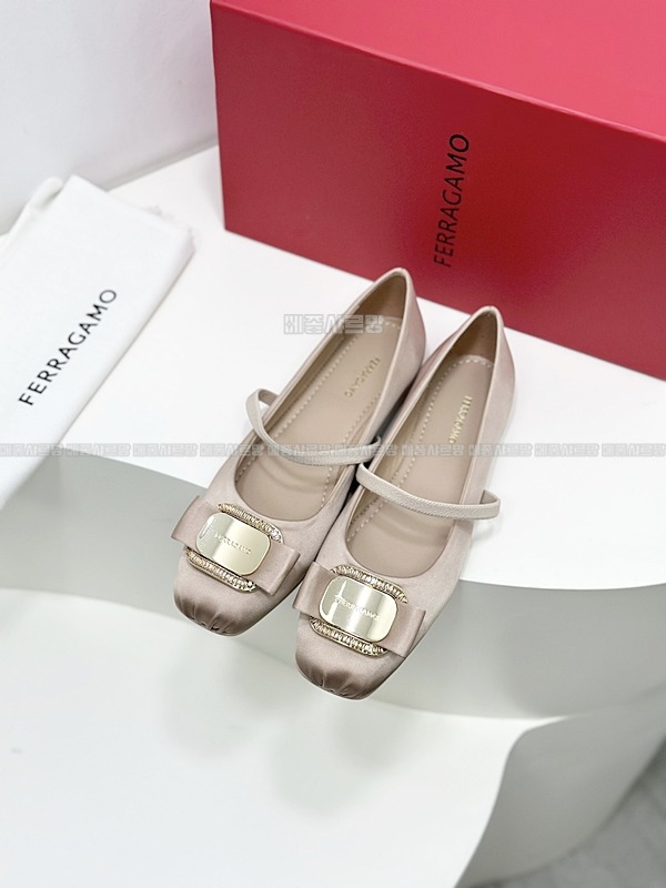 페라가모 뉴 바라 플레이트 발레 플랫Weixin Image_202412152030162메종샤르망.jpg