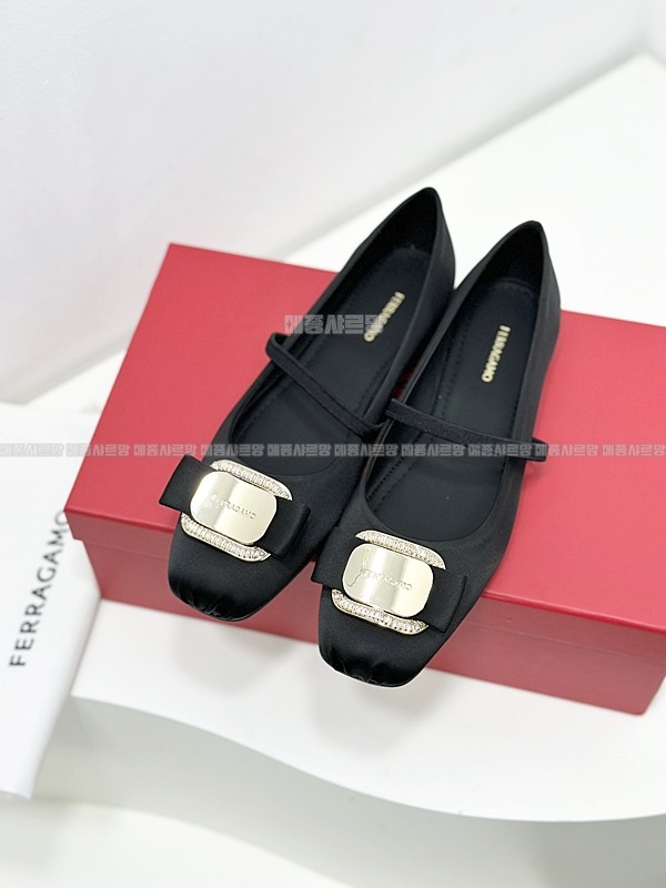 페라가모 뉴 바라 플레이트 발레 플랫Weixin Image_202412152030192메종샤르망.jpg