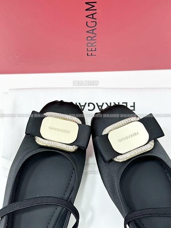 페라가모 뉴 바라 플레이트 발레 플랫Weixin Image_202412152030183메종샤르망.jpg