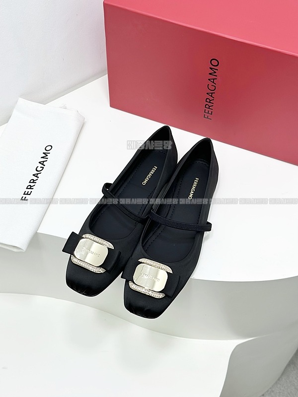 페라가모 뉴 바라 플레이트 발레 플랫Weixin Image_202412152030181메종샤르망.jpg