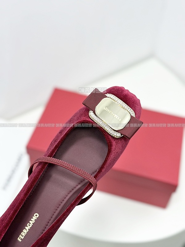 페라가모 메리제인 발레 플랫Weixin Image_20241215204414메종샤르망.jpg