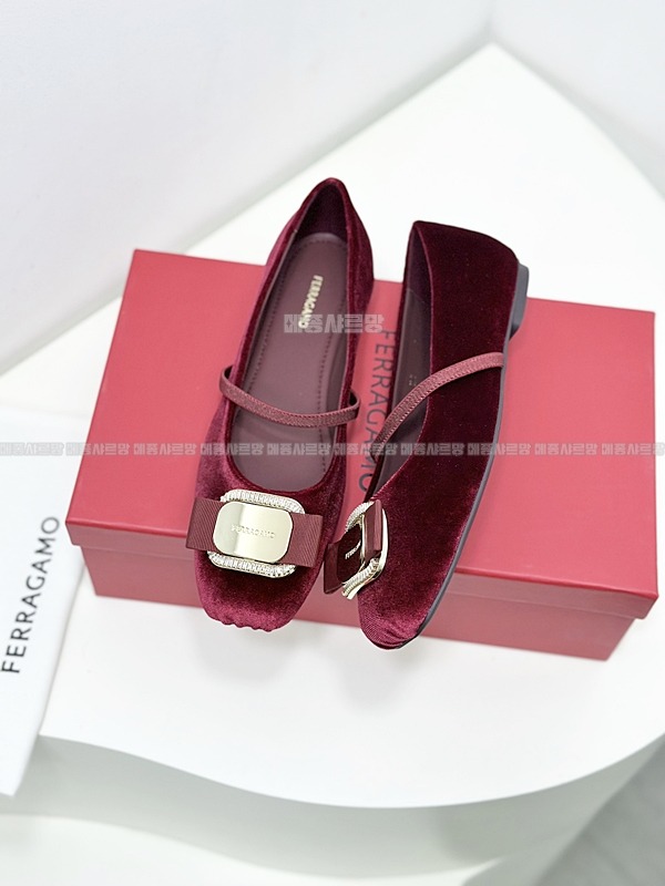 페라가모 메리제인 발레 플랫Weixin Image_20241215204415메종샤르망.jpg