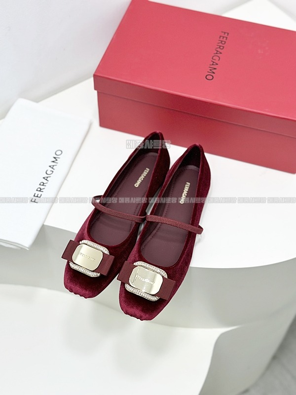 페라가모 메리제인 발레 플랫Weixin Image_202412152044152메종샤르망.jpg
