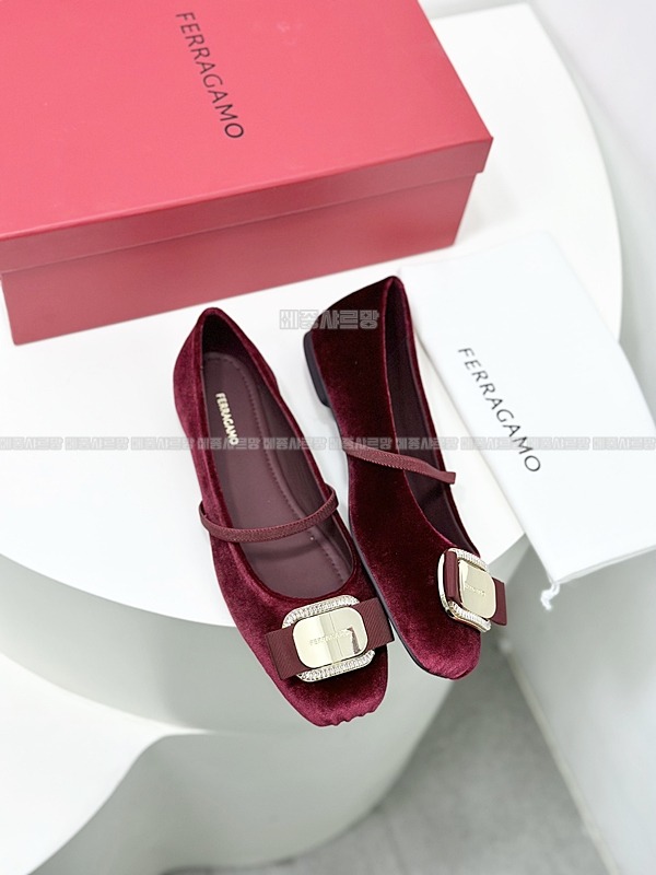 페라가모 메리제인 발레 플랫Weixin Image_202412152044161메종샤르망.jpg